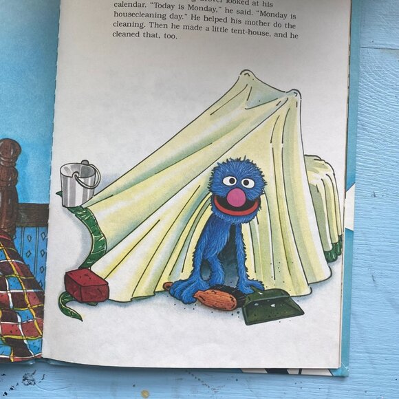 Grover The Sesame Street Book When is Saturday? - Picture 7 of 11